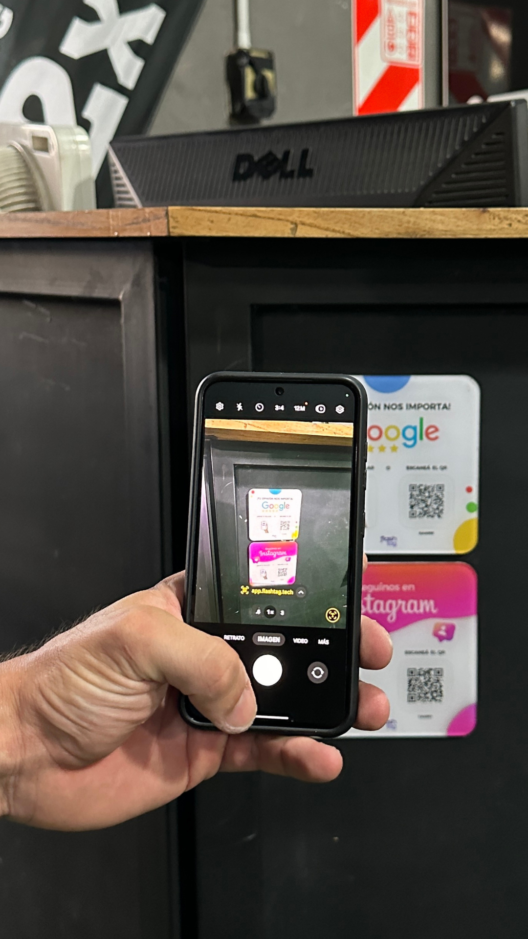 Cartel Flash Tag - Google e Instagram